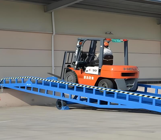 阿拉善右移动式卸货平台（叉车用）